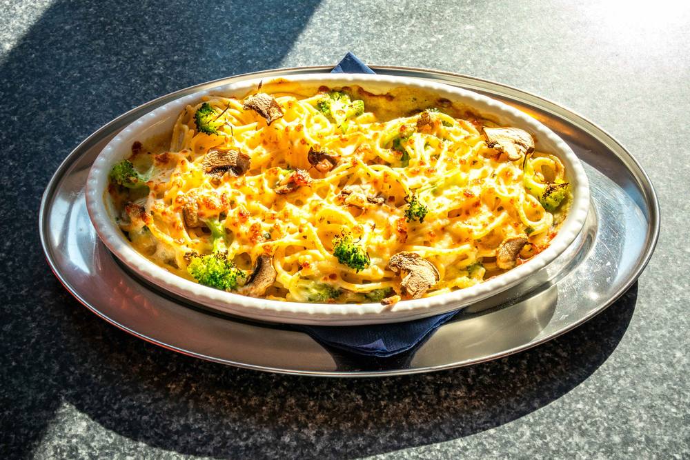 Überbackener Nudelauflauf mit Broccoli und Pilzen von Sylvie's American Pizza